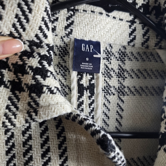 GAP Black and White Plaid Jacket - Picture 4 of 10
